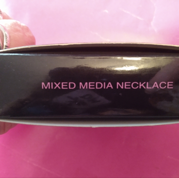 Gorgeous Fergie (mark.) necklace! - Picture 8 of 10